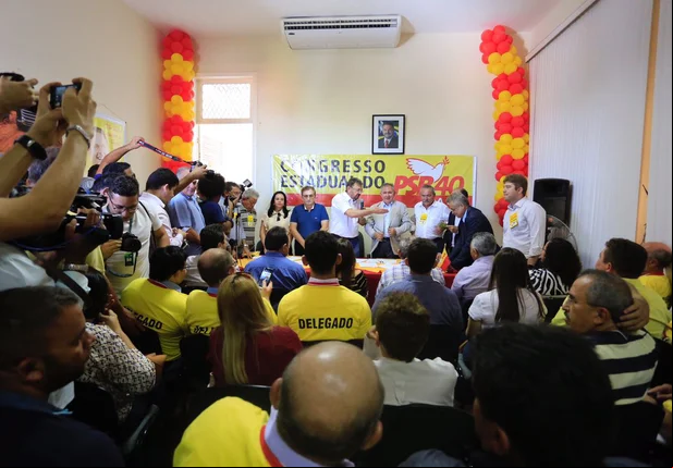 Autoridades políticas participam de encontro do PSB em Teresina