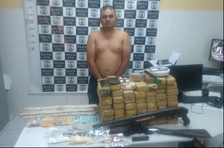 Polícia apreendeu drogas, armas e explosivos em posse de Esmael Carlos