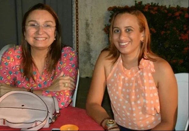 Mayra Noleto, à direita, com a deputada Flora Izabel