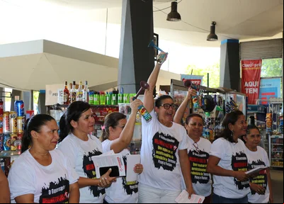 Mulheres que trabalham na rodoviária