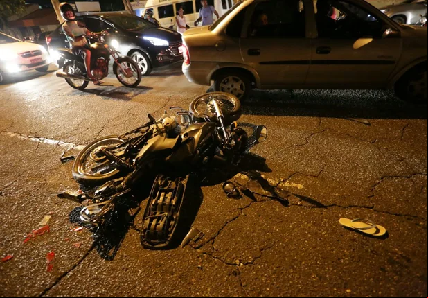 Motociclista morre atropelado por caminhão em Teresina