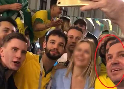 Brasileiros assediando mulher na Rússia