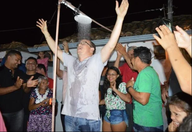 Junior Percy inaugura obra em Buriti dos Lopes