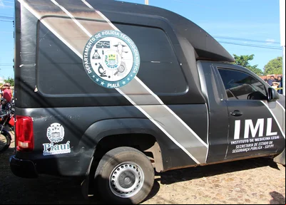 IML removeu o corpo da residência 