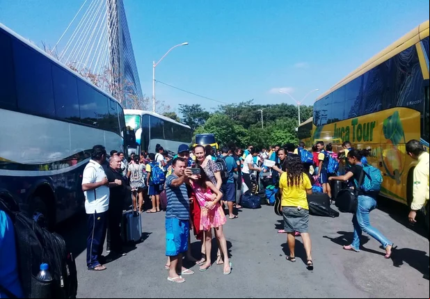 Familiares e atletas da delegação piauiense