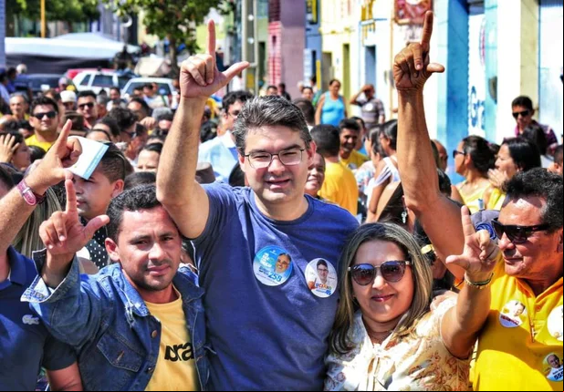 Luciano Nunes faz campanha na cidade de Francisco Santos