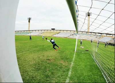 Treino do Altos no estádio Albertão