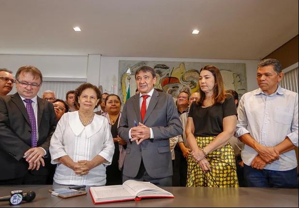 Transmissão de cargo de Wellington Dias para Regina Sousa