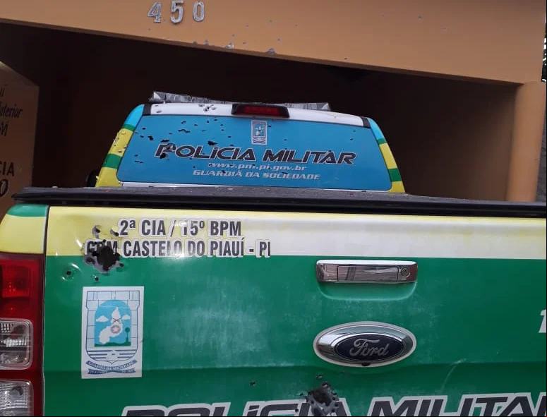 Veículo da Polícia Militar de Castelo do Piauí foi metralhado