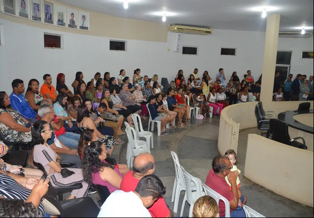 Câmera de Picos realiza sessão em homenagem ao Dia das Mulheres