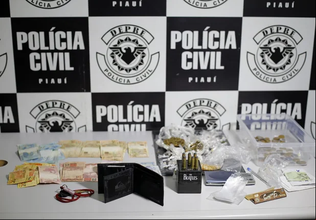 Apreensão de drogas em casa no Dirceu