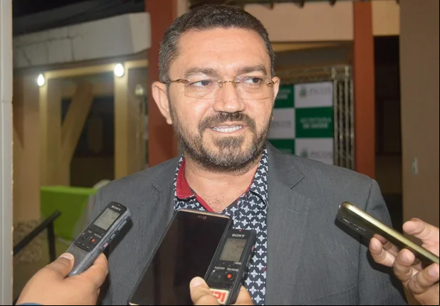 Prefeito Padre Walmir remaneja secretários municipais
