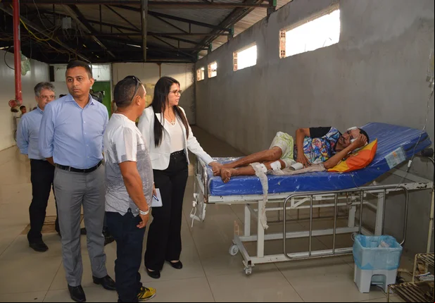 Deputados fazem perguntas a paciente do Hospital Justino Luz