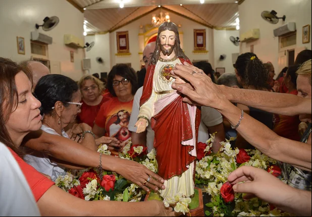 Picoenses celebram devoção ao Sagrado Coração de Jesus