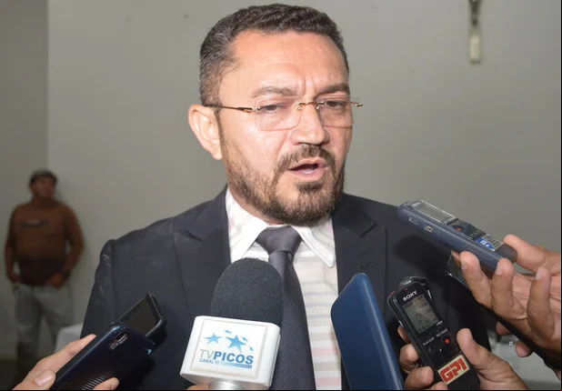 Prefeito de Picos convoca 40 novos concursados