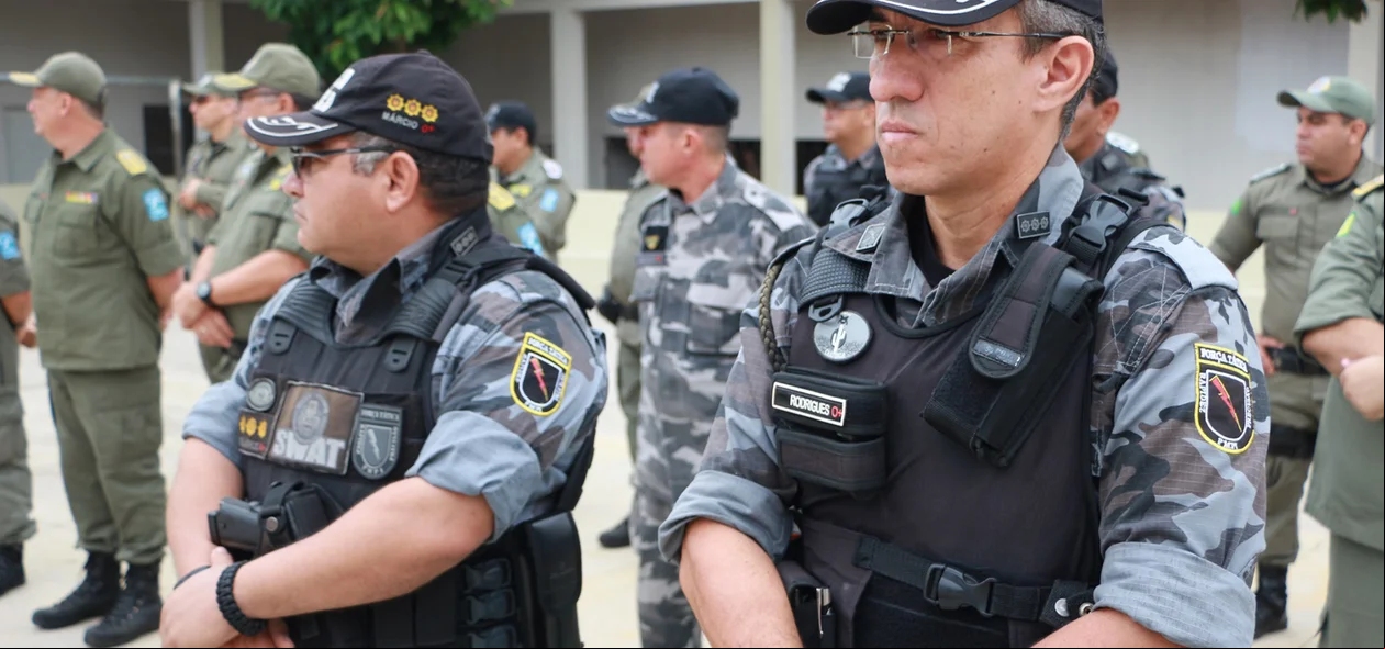 Policiais em solenidade na Companhia do Promorar