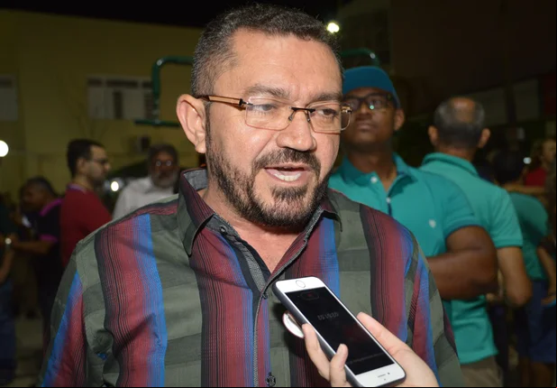Padre Walmir comenta sucessão e diz que não vai entrar em aventuras
