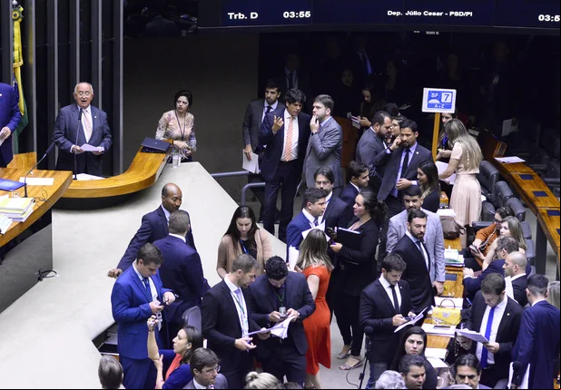 Deputados durante sessão na Câmara Federal