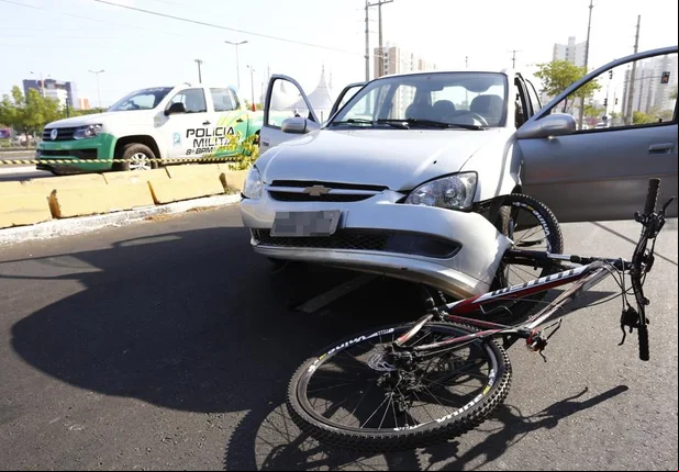 Homem é baleado durante briga no trânsito na Raul Lopes