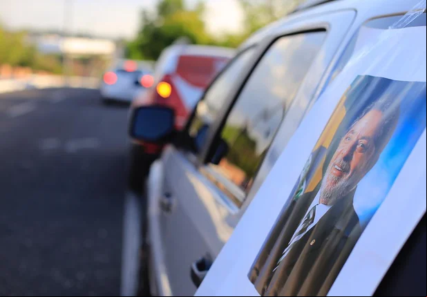 PT comemora soltura de Lula em carreata realizada em Teresina