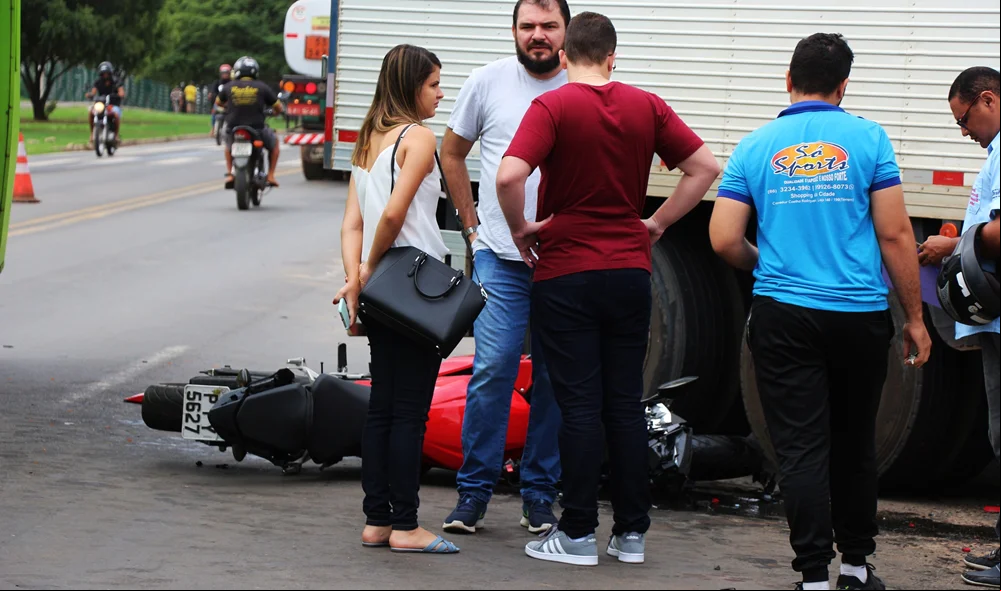 Familiares da vítima permaneceram no local para os esclarecimentos dos fatos