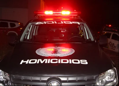 Departamento de Homicídios (DHPP) no local do crime