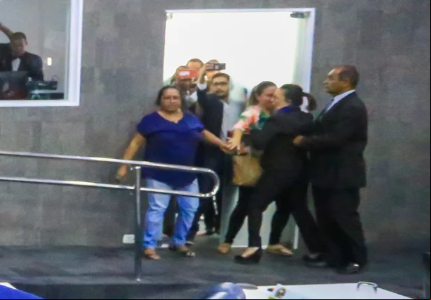Teresinha Medeiros é agredida na Câmara 