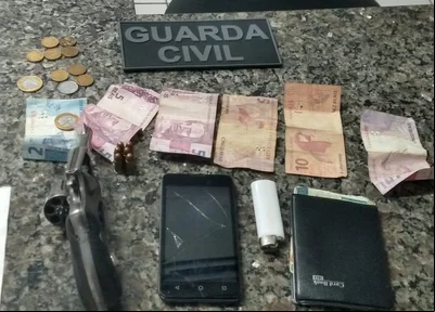 Material encontrado com um dos suspeitos