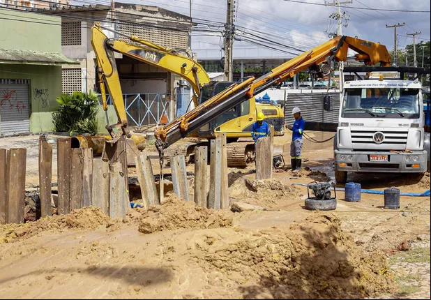 Obras na Avenida Universitária