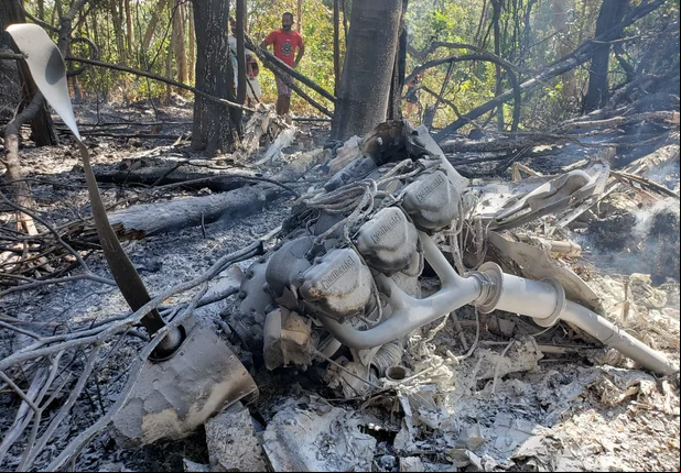 Aeronave cai e piloto morre carbonizado em Teresina Piauí 