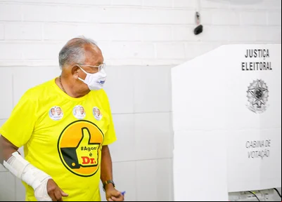 Dr. Pessoa votando 