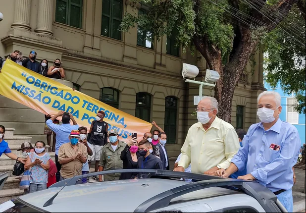 Dr. Pessoa e Robert chegam ao primeiro dia de trabalho na prefeitura