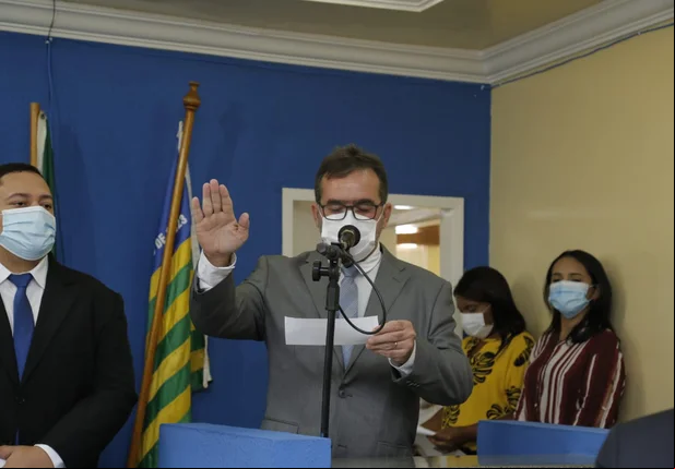 Zé Raimundo toma posse para segundo mandato como prefeito de Oeiras