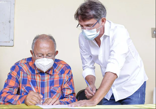 Dr. Pessoa assina ordem de serviço para construção de 63 casas