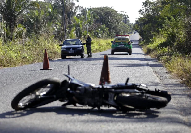 Colisão entre motos deixa jovem de 28 anos morto na Cerâmica Cil