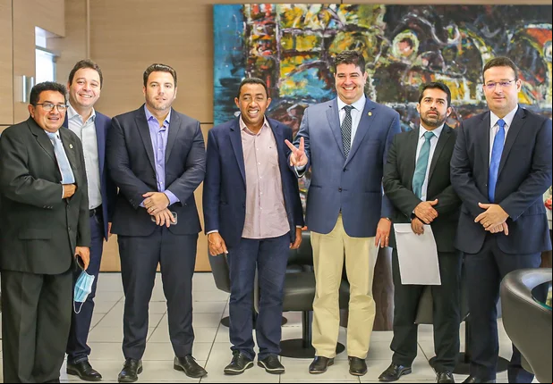Joel Rodrigues visita Câmara Municipal de Teresina