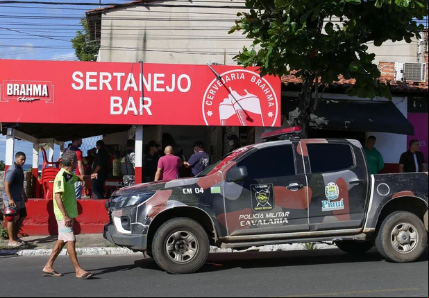 Policial sofre tentativa de latrocínio em bar no Lourival Parente