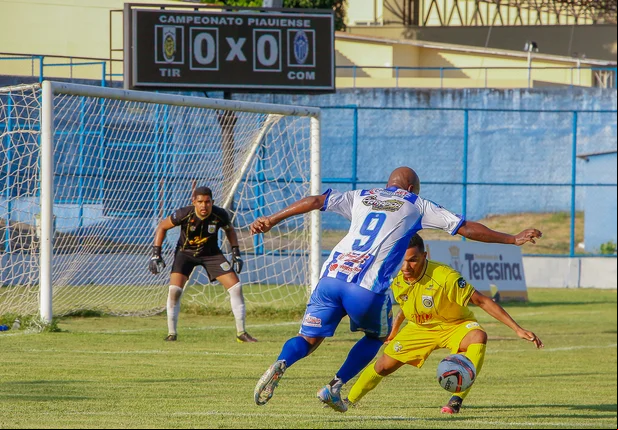 Comercial vence Tiradentes por 1 a 0 no Lindolfinho