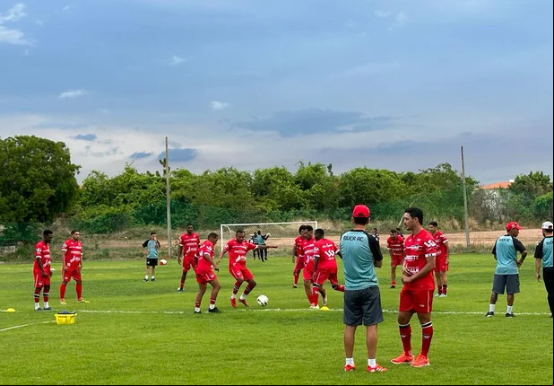 Elenco e comissão técnica do River para 2024