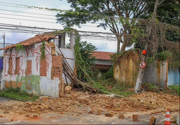 Imóvel desaba no Centro de Teresina