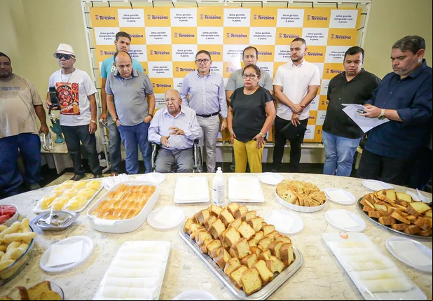 Dr. Pessoa recebe Associação do Monte Castelo no "Café com Prefeito"