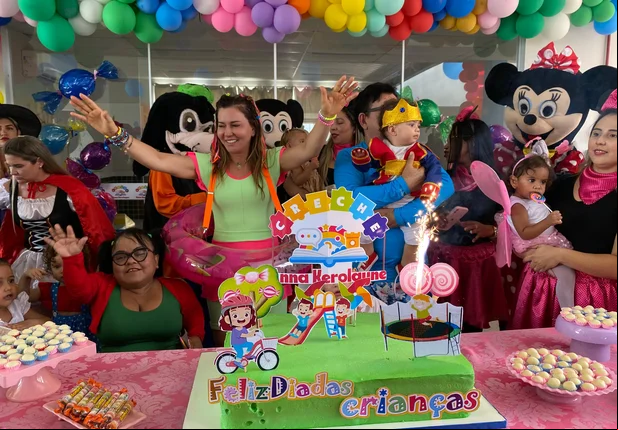 Ivanária Sampaio realiza entrega de presentes para crianças