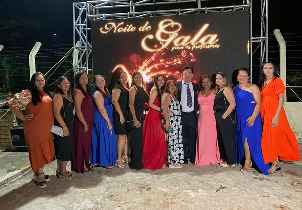 Prefeitura de Esperantina realiza noite de gala no Dia do Professor