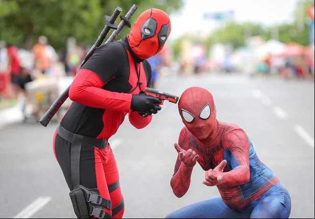 Fantasias criativas dos foliões no Corso de Teresina