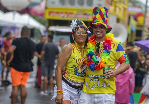 Primeiro dia do Carnaval em Teresina tem início com forte chuva