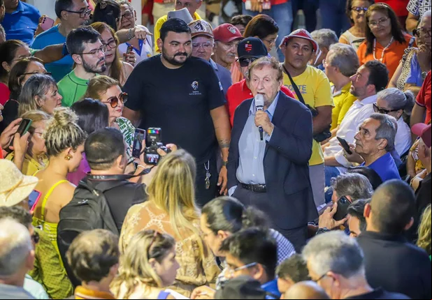 Prefeito Mão Santa inaugura Shopping Popular Silvio Santos em Parnaíba