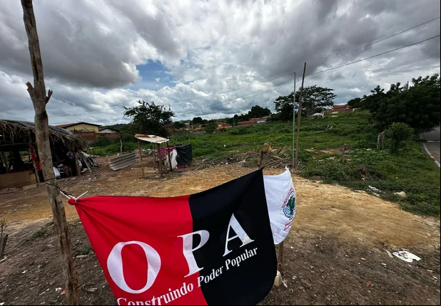 Cerca de 120 famílias retornam para terreno no Parque Universitário