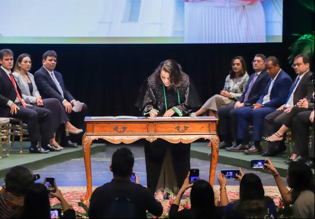 Carla Yáscar é reconduzida ao cargo de Defensora Pública do Piauí