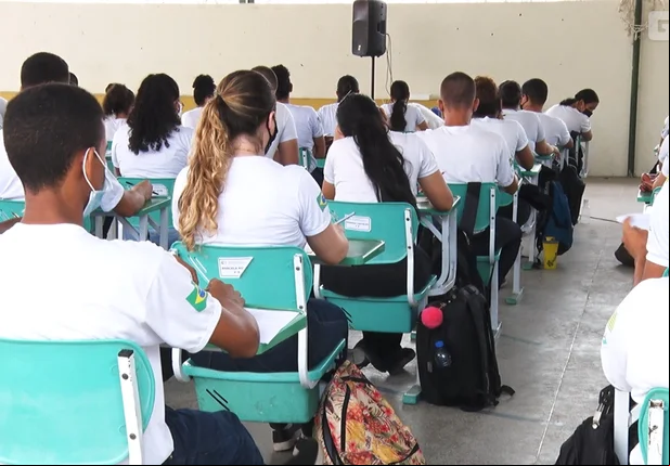 Colégio da PM do Piauí reforça conteúdos na reta final para o Enem